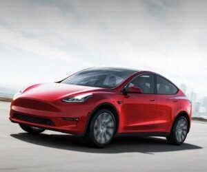 Crisi dei microchip: Tesla risponde alzando i listini dei suoi modelli