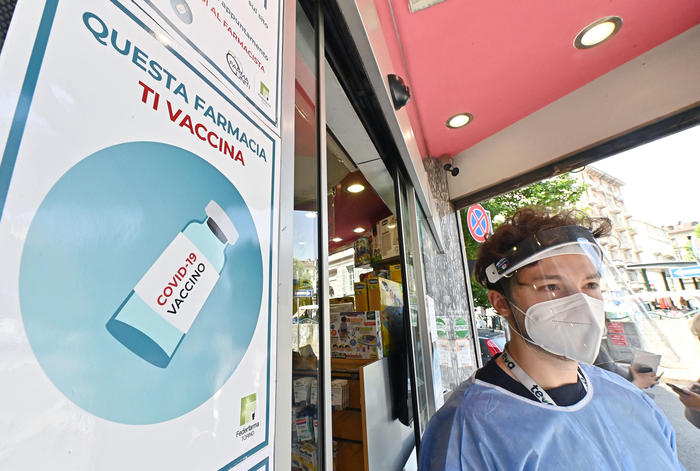 Curva Italia tra più basse in Ue ma focolai varianti