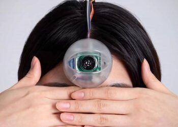 Distratti dallo smartphone? Per i pedoni arriva il “terzo occhio”