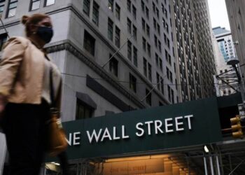 Due esperti discutono di quali titoli Nasdaq 100 in calo conviene comprare