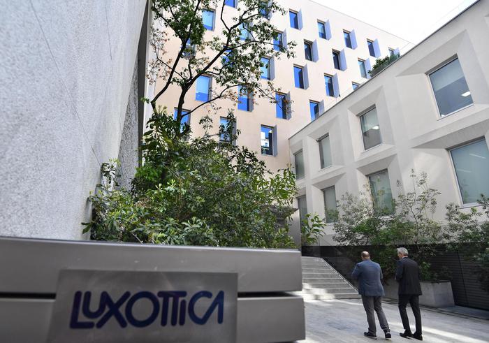 Essilux: vince arbitrato, deciderà su acquisto GrandVision