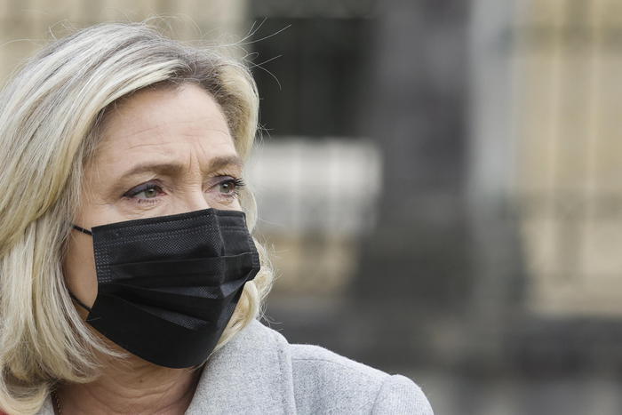 Francia: Le Pen non sfonda, destra avanti nelle regionali