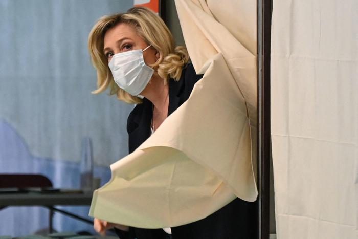 Francia, Le Pen non sfonda. La destra moderata in testa