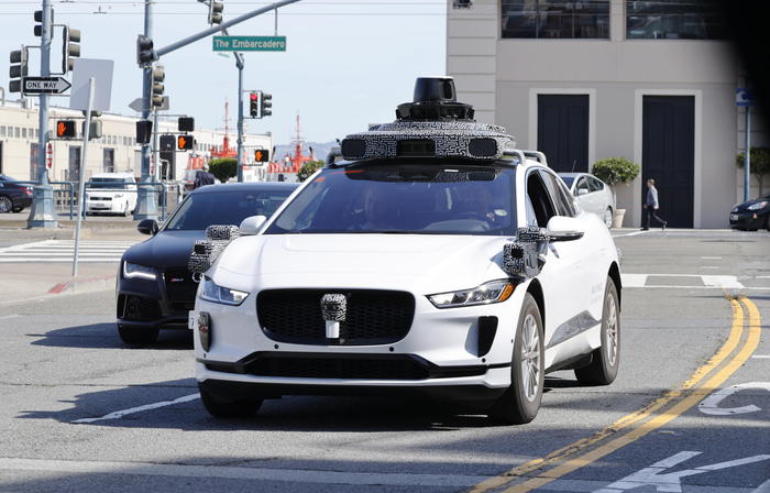 Google Waymo raccoglie 2,5 miliardi per auto autonome