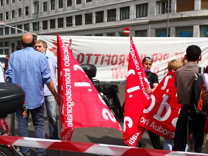 Lavoro: protesta a Milano, strage dovuta anche a Jobs Act