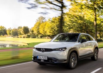 Mazda pensa al futuro dove non c’è solo l’elettrico