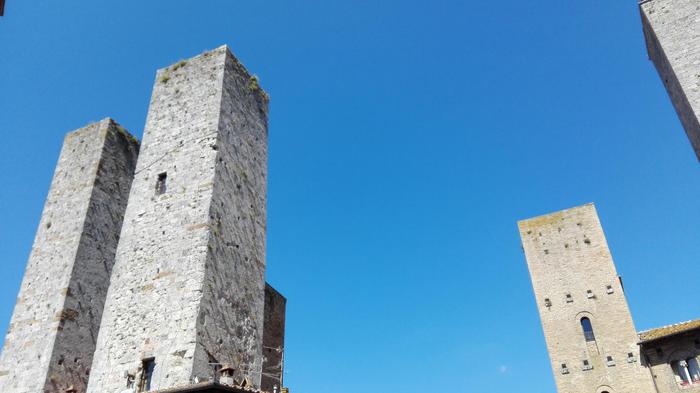 Minacce a ex sindaco S.Gimignano, ipotesi funerale migrante