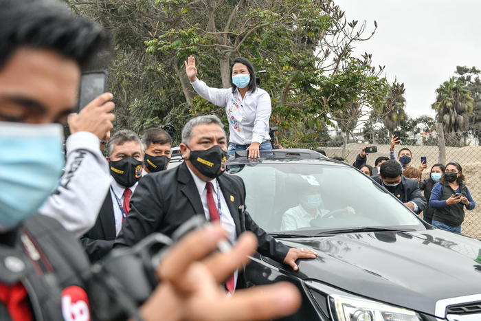 Perù: spoglio 40% schede, Fujimori in testa su Castillo