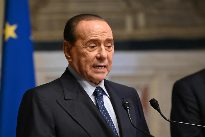Riunione Fi con Berlusconi, forte spinta per partito unico