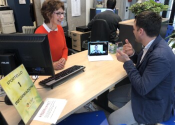 Inclusione, dagli ospedali agli sportelli del Comune: un ponte digitale tra le persone sorde e la pubblica amministrazione