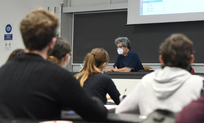 Stop seggi nelle scuole, emendamento M5S per Fondo da 12 mln