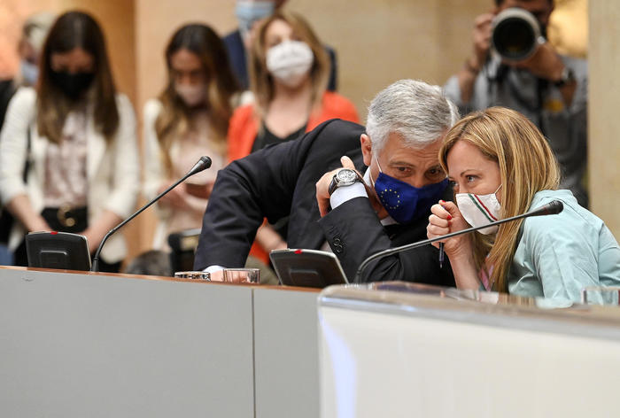 Tajani: “Federazione del Centrodestra? Discutiamo di un partito unico”