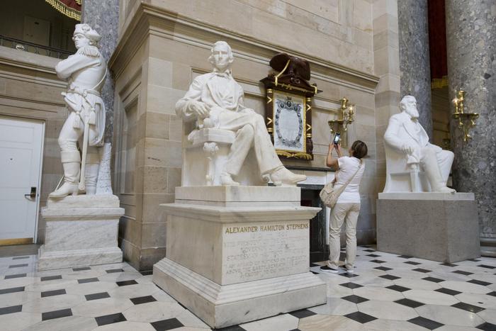 Usa: ok Camera per togliere statue leader sudisti da Capitol