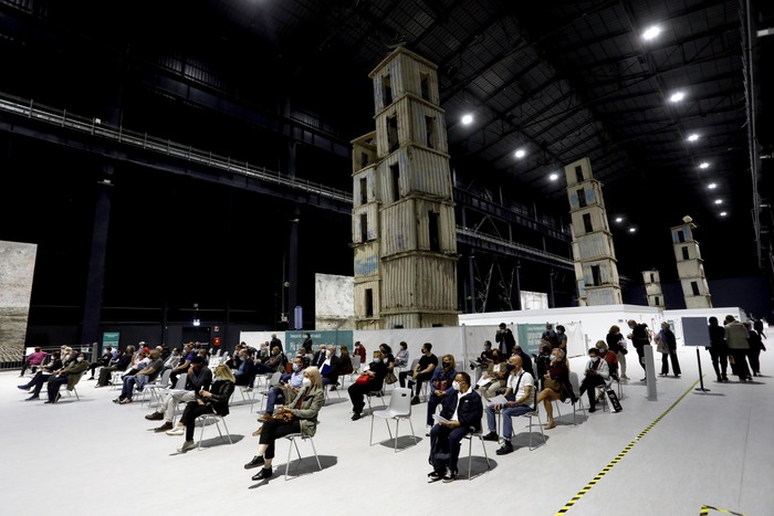 Vaccini: in Lombardia dal 17/6 richiami con mix per under 60