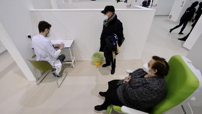 Vaccini: Puglia, metà dei vaccinabili ha ricevuto prima dose