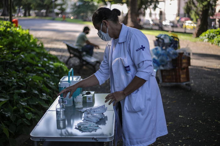 Vaccini: record in Brasile, 2,2 milioni di dosi in un giorno
