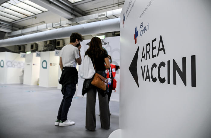 Vaccini: Riccardi, da 16/6 apertura agende fascia 12-15 anni