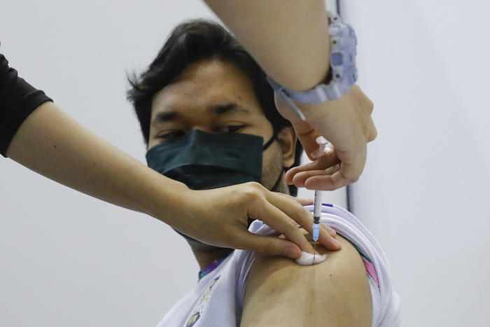 Vaccini:Oxford, rinvio richiamo rafforza effetto AstraZeneca