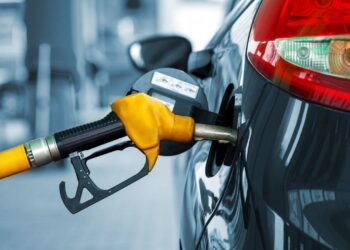 Addio al diesel, in 10 anni vendite dimezzate in Europa. Paese per Paese ecco la situazione