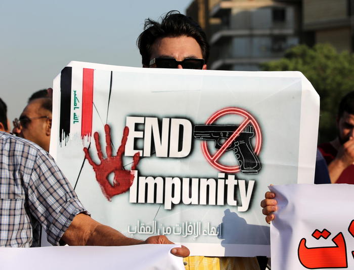 Attivisti uccisi, piazza a Baghdad chiede giustizia