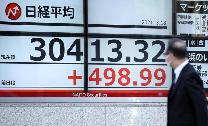 Borsa: a Tokyo apertura in aumento (+0,63%)