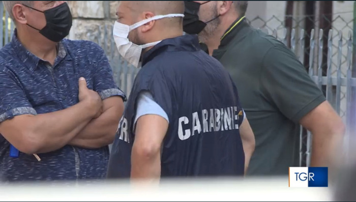 Coppia trovata morta a Ostia, ipotesi omicidio-suicidio