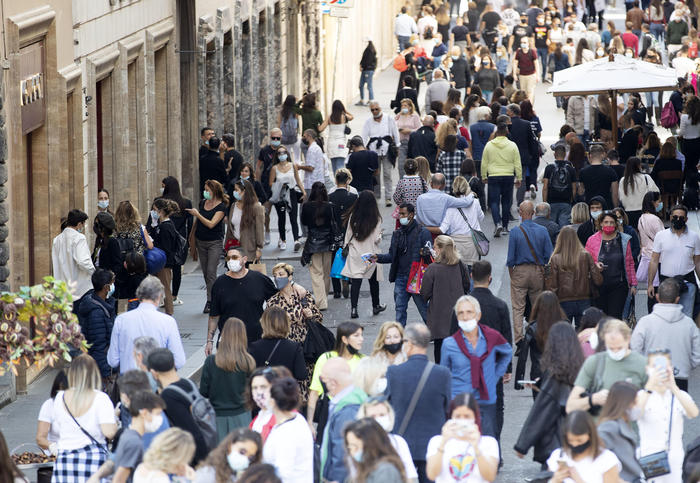 Covid: 1.400 positivi, 12 vittime