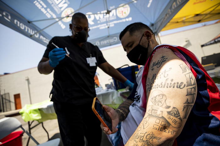 Covid: retromarcia Usa, mascherina per vaccinati al chiuso