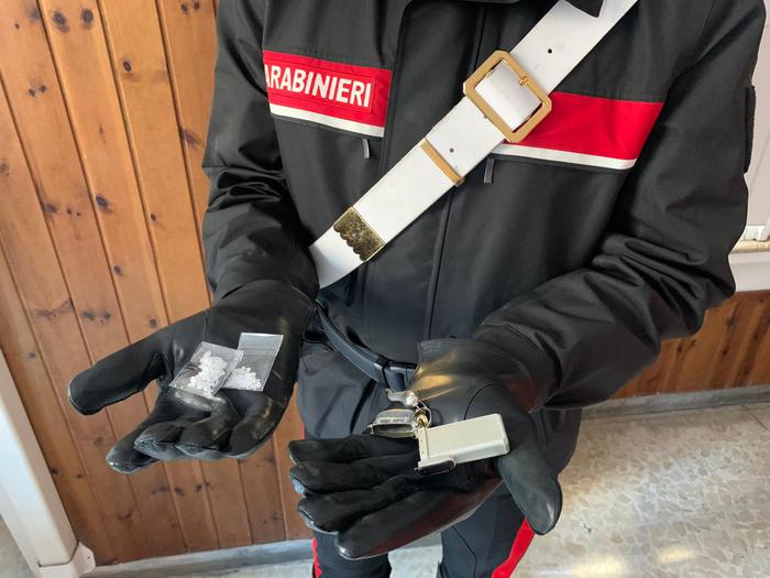 Droga: operazione Cc a Torre Annunziata, 7 arresti