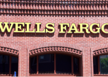 Ex dipendente di Wells Fargo sostiene che la banca operava “come una mafia”