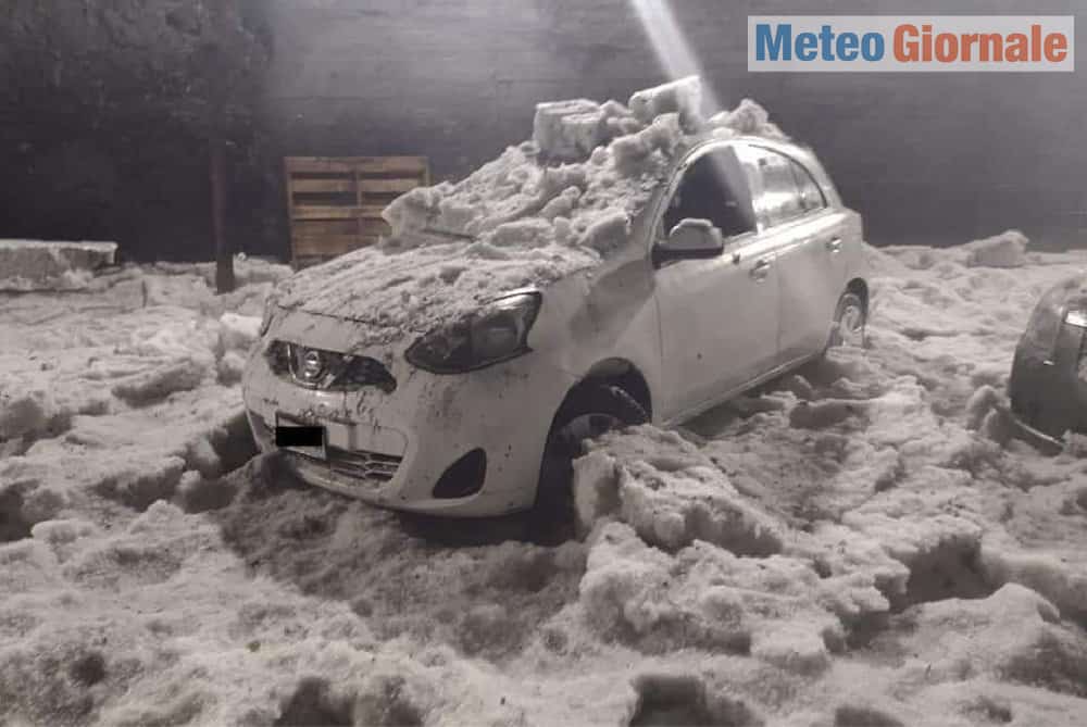 grandine messico 05 - Grandinata intrappola e uccide di ipotermia un uomo in Messico. Foto