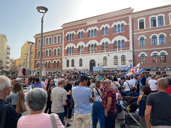 “Green pass come Ahnenpass del 1933”, un migliaio a Cagliari