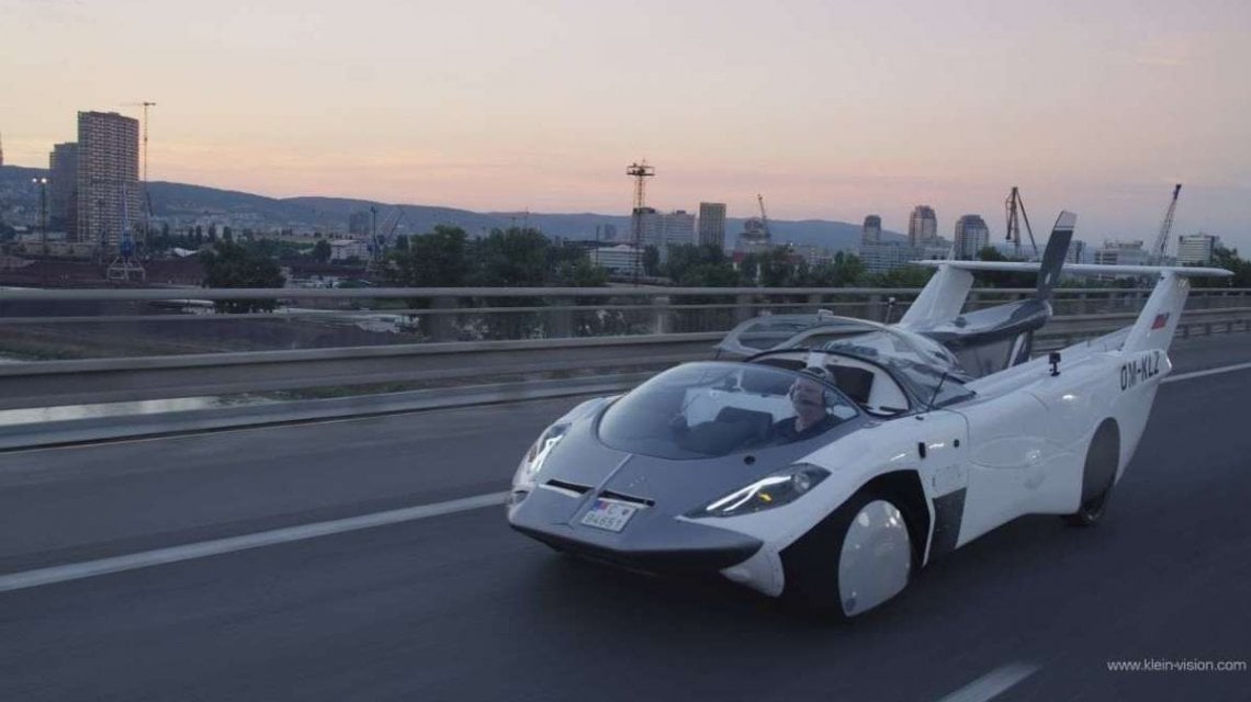 Il primo volo di Aircar che in tre minuti si trasforma in vettura stradale