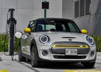 La crociata di Mini a zero emissioni