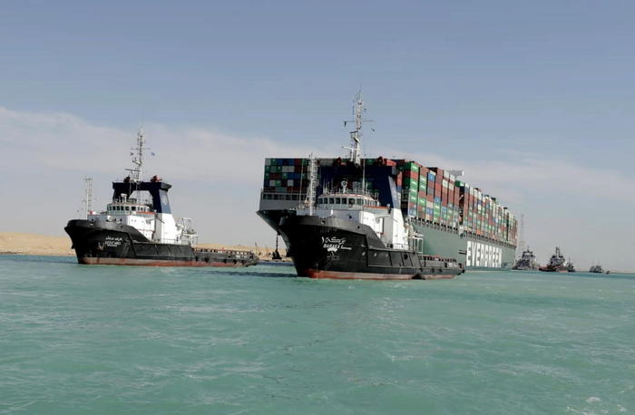 La nave che aveva bloccato il canale di Suez può ripartire