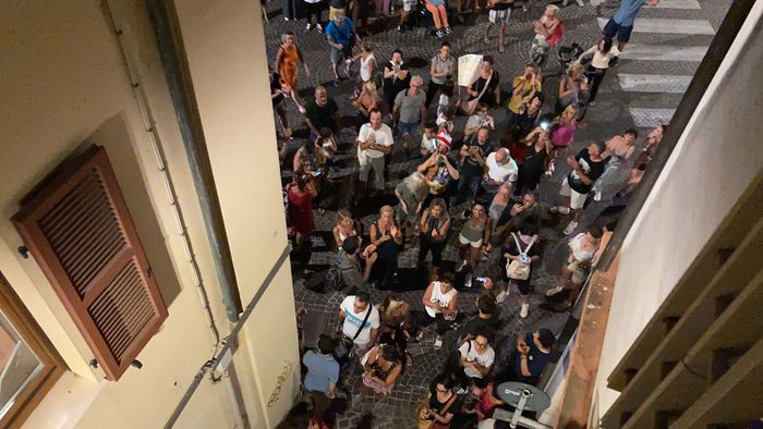 Manifestazione no vax sotto casa sindaco Pesaro