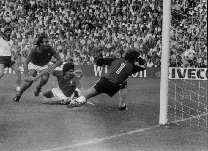 Moglie Paolo Rossi “in Italia di Mancini lo spirito dell”82″