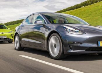 Nel 2030 il sorpasso in Europa delle auto elettriche