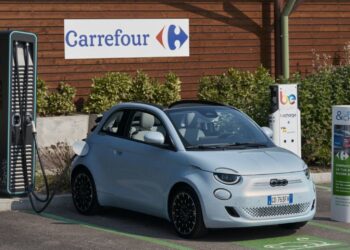 Nuova 500, con “Shop & Charge” ricarichi l’auto mentre fai la spesa