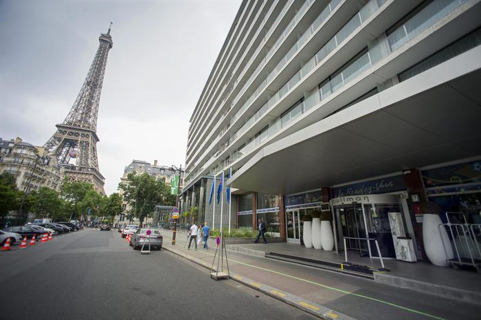 Parigi: dopo oltre 8 mesi riapre la Tour Eiffel