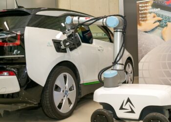 Ricaricare l’auto elettrica? Ci pensa il robot