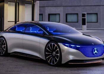 Scossa Mercedes, 40 miliardi per l’auto elettrica