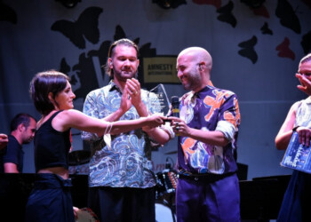 PREMIO AMNESTY, I NEGRAMARO PREMIATI NELLA SEZIONE BIG PER IL BRANO “DALLE MIE PARTI” SUI MIGRANTI: “IL POSTO PER DIRE LA NOSTRA È LA CANZONE, È QUELLO IL NOSTRO POSTO”