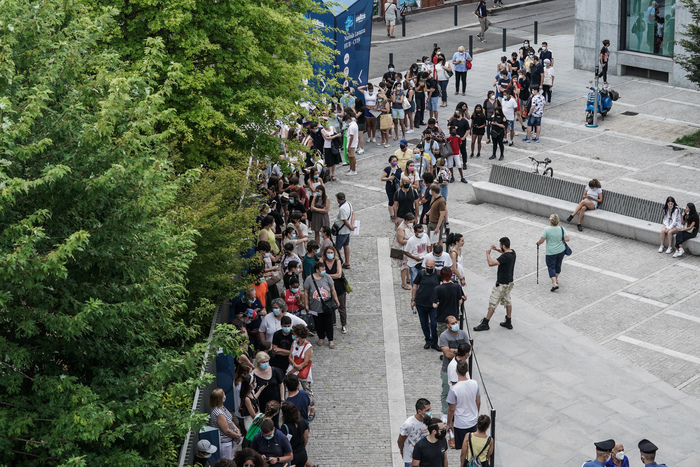 Vaccini: 8 studenti su 10 favorevoli a obbligo per docenti