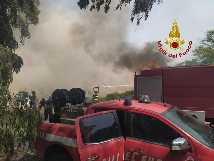 Vasto rogo nell’Oristanese, 60 persone allontanate da casa