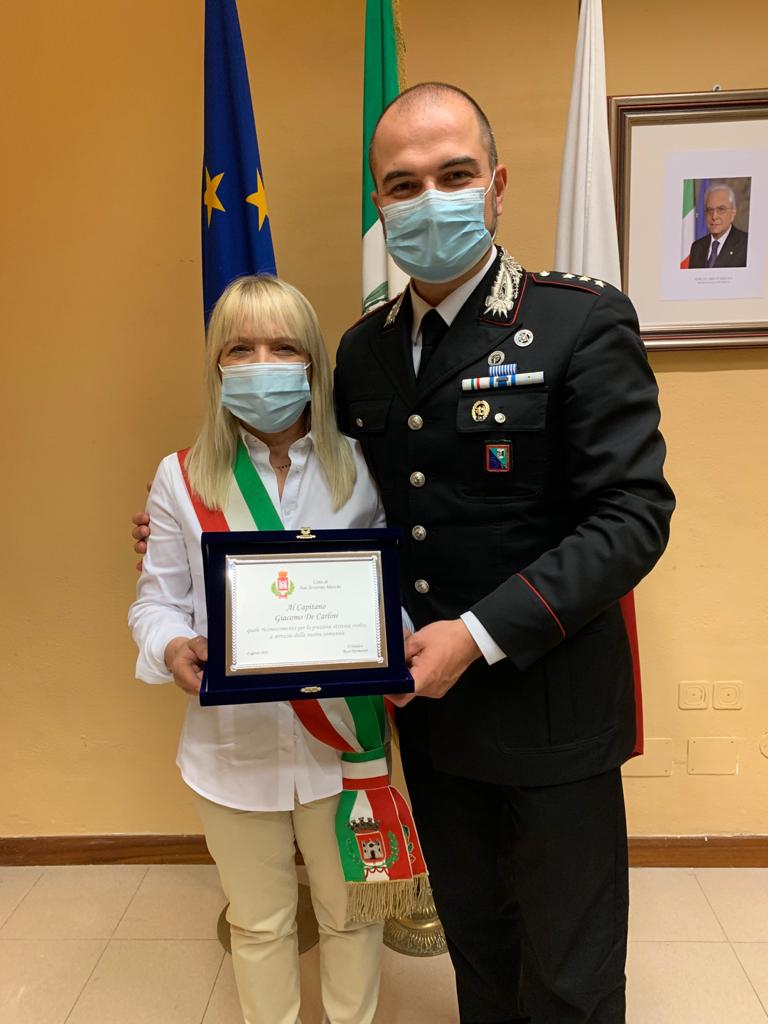 SAN SEVERINO MARCHE :SINDACO RICEVE CAPITANO DE CARLINI PER IL SALUTO DI COMMIATO