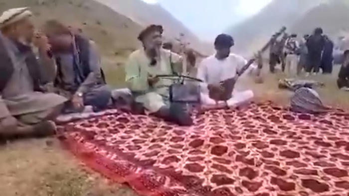 Afghanistan: ex ministro, cantante folk ucciso da talebani