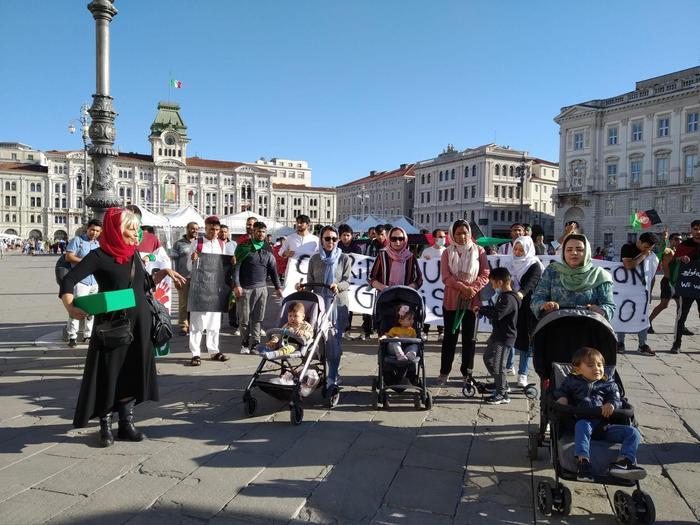 Afghanistan:corteo migranti, Italia non riconoscere talebani