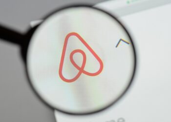 Airbnb supera le stime delle entrate del Q2 degli analisti mentre i viaggi aumentano