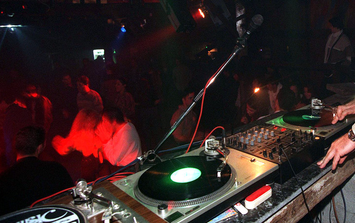 Ancora balli e assembramenti,nuova chiusura per disco Rimini